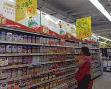 <b><b>国度食物药品监视办理局局长张怯6月23日正在常</b></b>